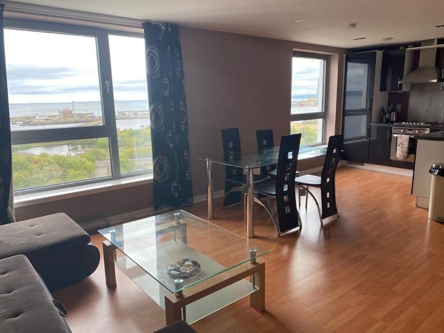 Modern 2 Bed Apartment With Stunning Seaside View Edimburgo Esterno foto