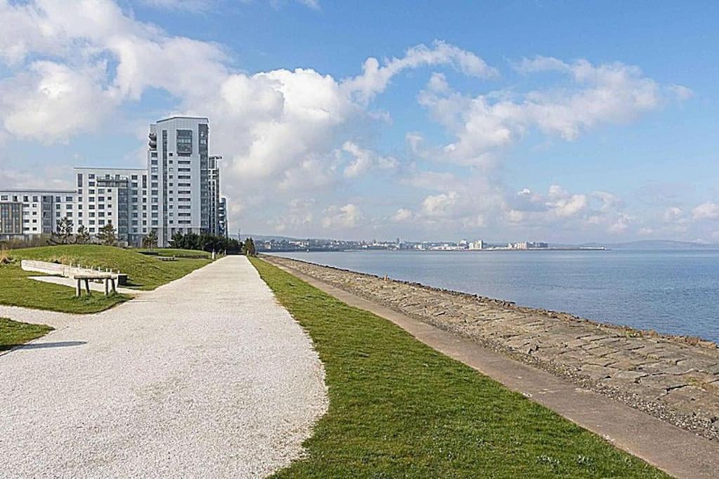 Modern 2 Bed Apartment With Stunning Seaside View Edimburgo Esterno foto